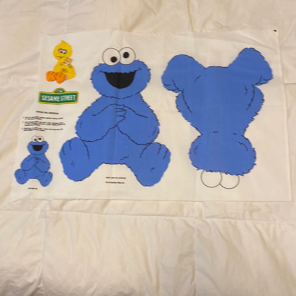 COPY - Sesame Street Cookie Monster to see into cuddly pillow
